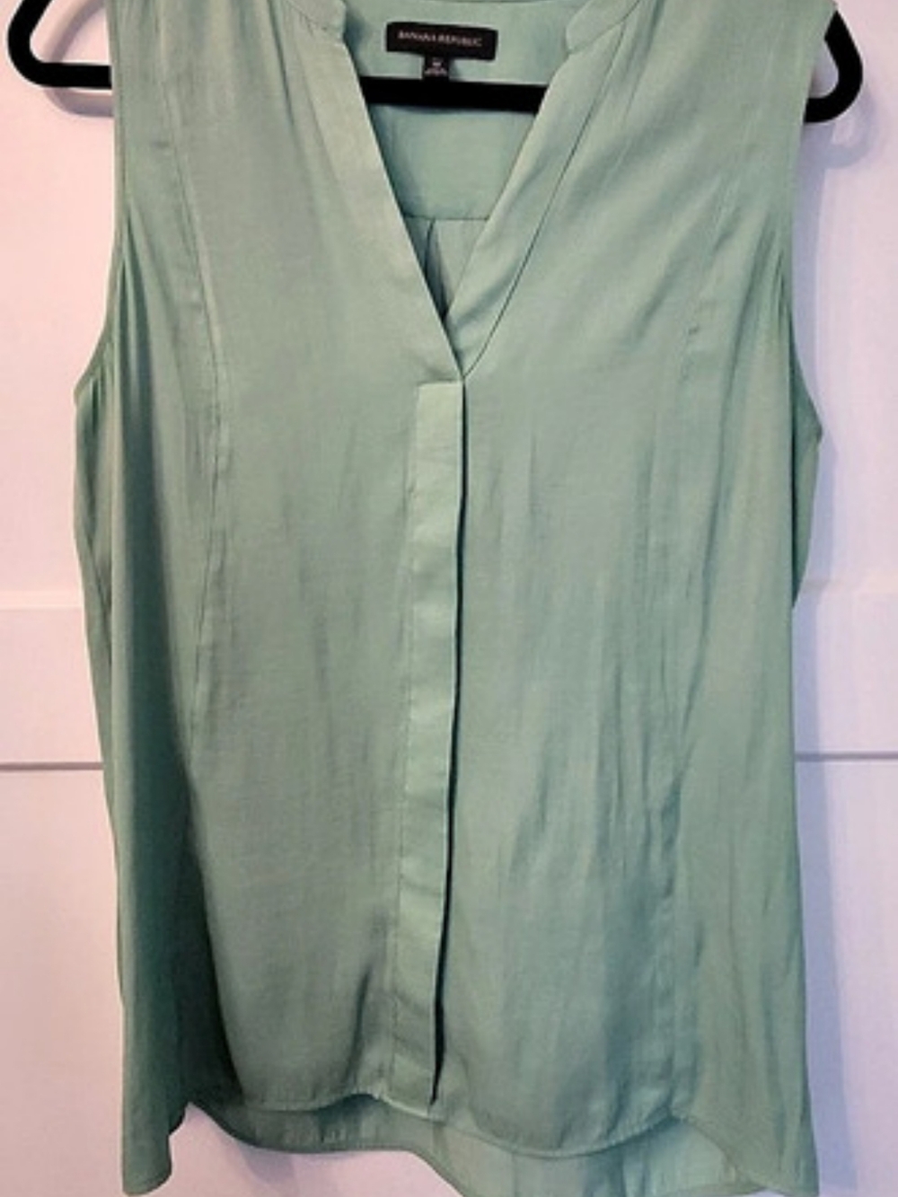 Banana Republic Sleeveless Blouse in Green Size Medium